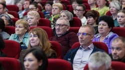 Два часа вопросов и три десятка обращений: Валерий Лимаренко встретился с жителями Невельска 