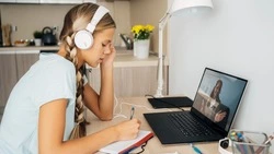 Школы Томаринского района уходят на «дистанционку» 2 декабря из-за циклона