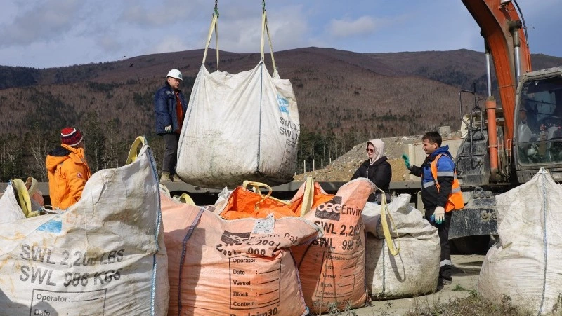Сахалинцы избавляют острова от мусора