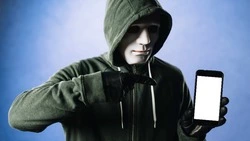 Более 220 тысяч рублей мошенники выманили у двух жительниц Южно-Сахалинска 1 мая