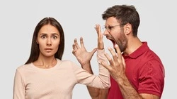 SuperJob: мужчины чаще женщин выбирали шантаж в переговорах с работодателем