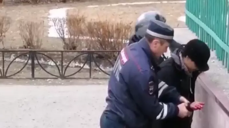 В центре Поронайска мужчина пришел в магазин с окровавленной рукой