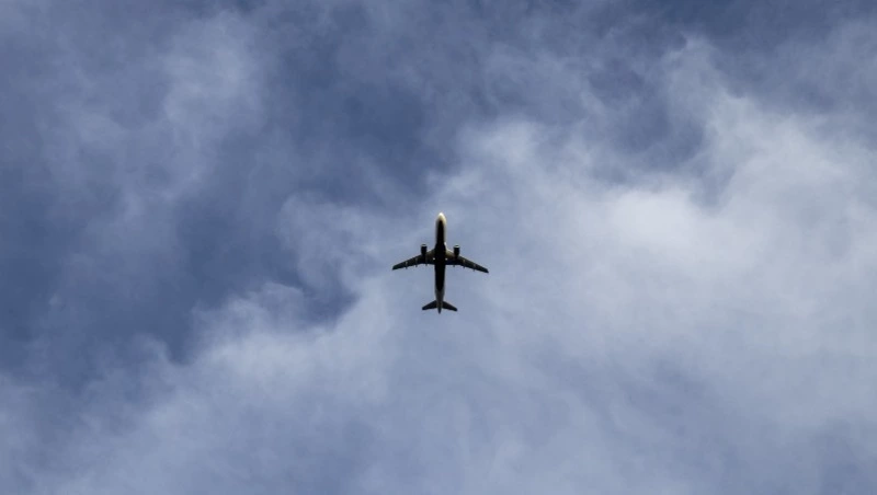 Летевший в Курильск самолет не смог приземлиться из-за непогоды и вернулся обратно