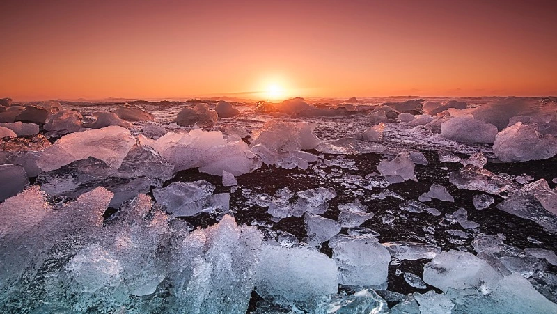 Сахалинцев предупредили об опасности выходить на лед