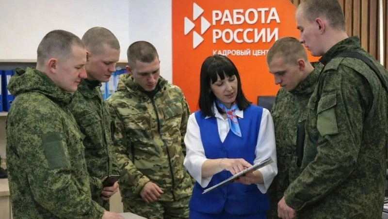 Более 280 участников СВО и их близких нашли работу на Сахалине благодаря карьерным консультантам