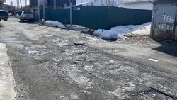 Прогнившие трубы портят дорогу в частном секторе Южно-Сахалинска