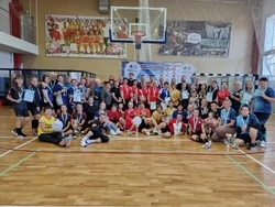 На Сахалине провели первый турнир по миниволей на «Кубок мэра»