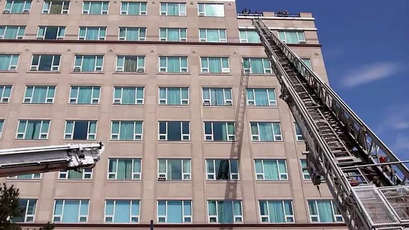 В Южно-Сахалинске потушили пожар в гостинице «Мега Палас» (ВИДЕО)