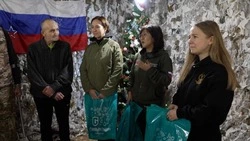 Сахалинские волонтеры поздравили военнослужащих с наступающим Новым годом