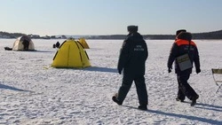 Спасатели Сахалина запретили выходить на лед в заливе Мордвинова 13 февраля 