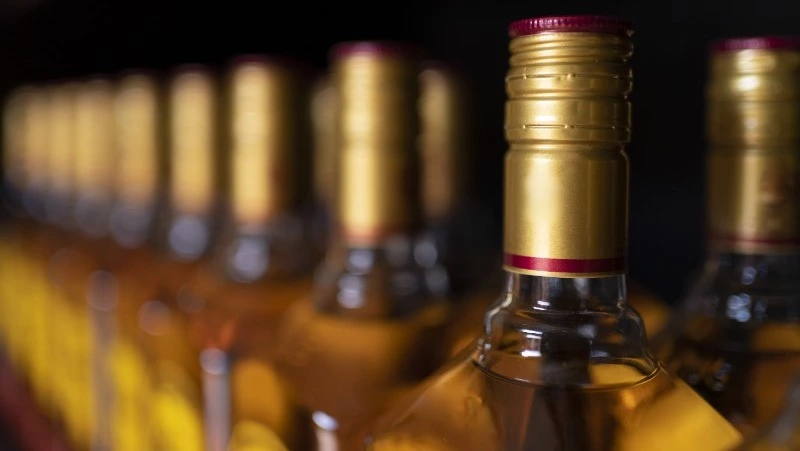 На Сахалине иностранец всю весну продавал «премиальный» алкоголь из трех тонн этилового спирта