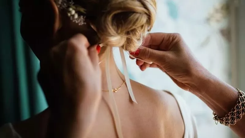 На Сахалине проходят свадьбы без гостей, под светом антибактериальных ламп и в кругу антисептиков