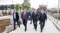 Юрий Трутнев проверил ход благоустройства набережной реки Рогатки