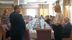 Депутат Госдумы от Сахалина Георгий Карлов поздравил деловых женщин с 8 марта