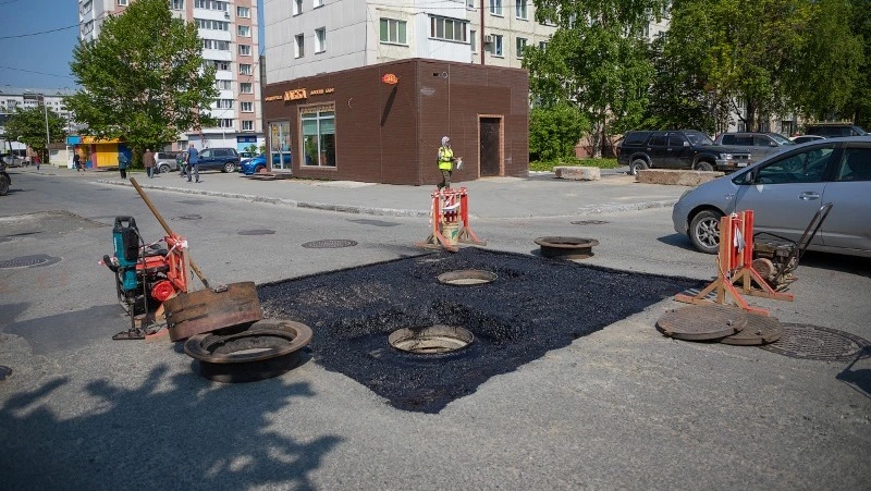 «Плавающие» люки появились на дорогах Южно-Сахалинска