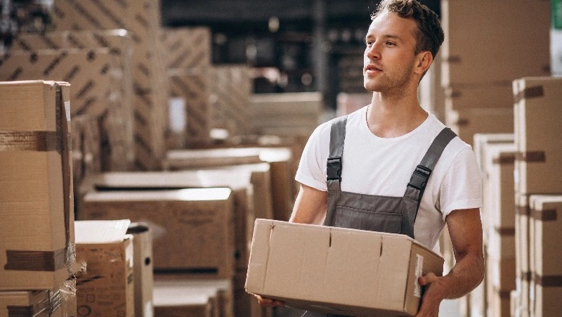 Жителям Сахалина предложили вакансии с подработкой и зарплатой до 120 тысяч рублей 