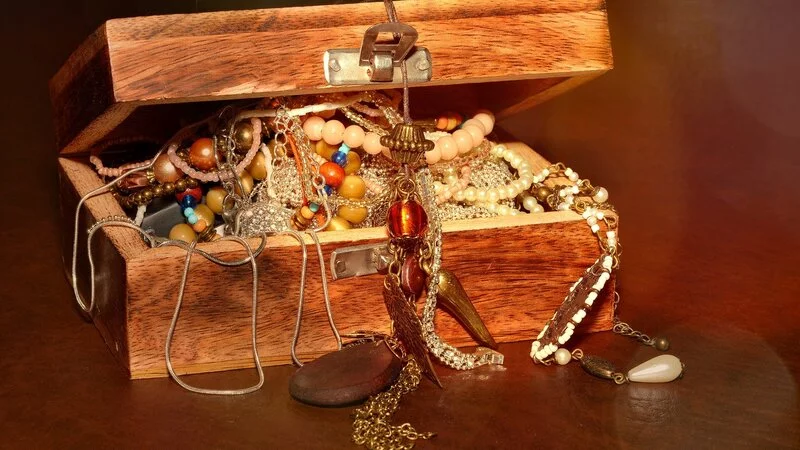 Курильчанин украл золотые сережки у возлюбленной