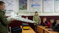 Юные авиамоделисты Сахалина побывали в настоящей военной роте беспилотников