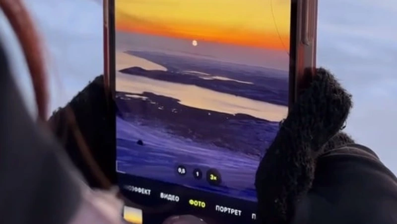 Рассвет на фоне снежных гор Парамушира показали жителям Сахалина