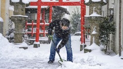 Один человек погиб из-за обрушившегося на Японию снегопада