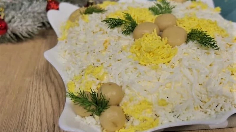 Салат «Снежок» на Новый год: быстрый рецепт