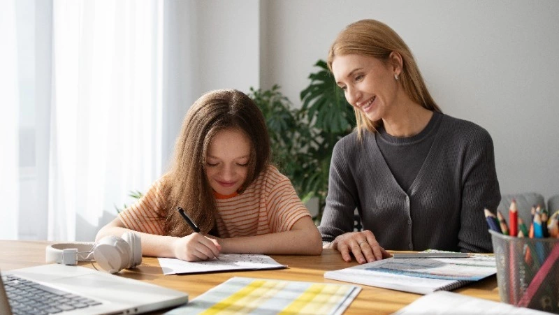 Родители старшеклассников Южно-Сахалинска тратят на репетиторов почти 6 тысяч рублей в неделю