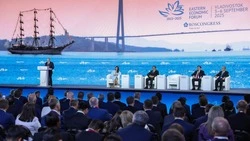 Тенденцию оттока населения с Дальнего Востока удается переломить, в регион едет молодежь — Путин 