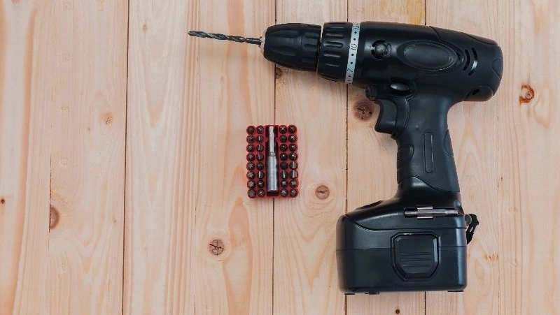 В Приморье два мальчика случайно намотали половые органы на шуруповерт