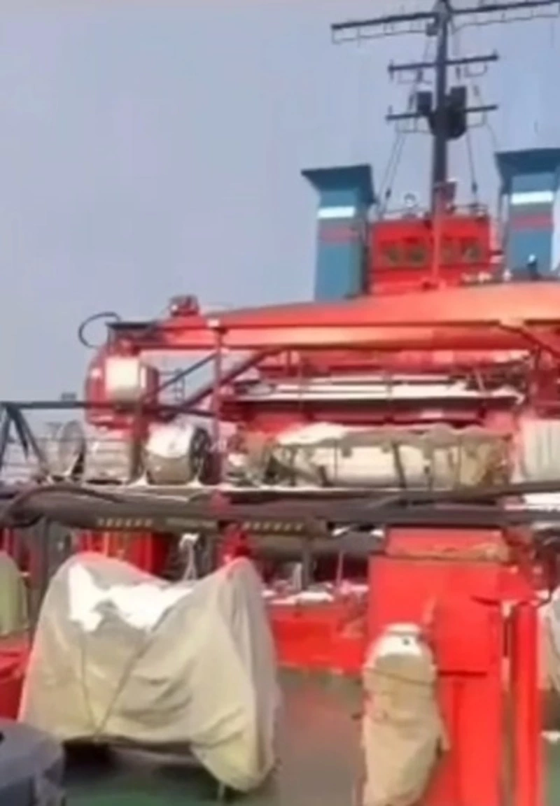 Спасатели освободили рыбаков в Охотском море 