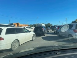 Пробка на проспекте Мира в Южно-Сахалинске собрала сотни водителей за день