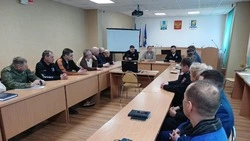 Власти Сахалина мобилизуют силы, чтобы избежать разлива топлива из танков судна, севшего на мель