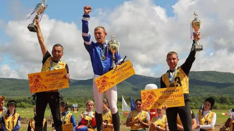 Главный приз «Золотой подковы Сахалина» взял анивчанин Владимир Еремин на лошади по кличке Модмери