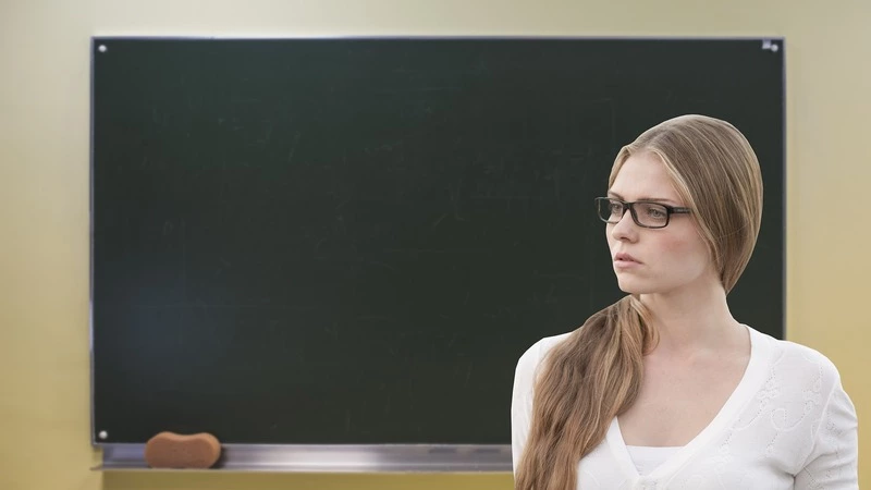 В 2021 году учителей Сахалина и Курил продолжат поощрять деньгами за классное руководство