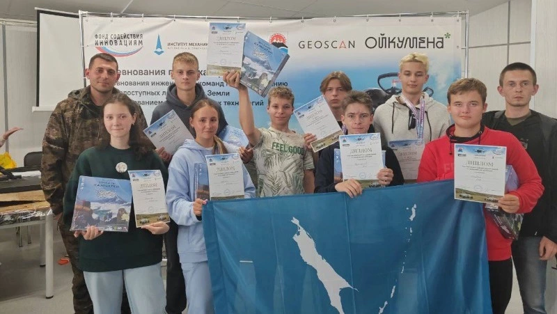 Школьники с Сахалина вошли в ТОП-3 лучших команд в гонках роверов