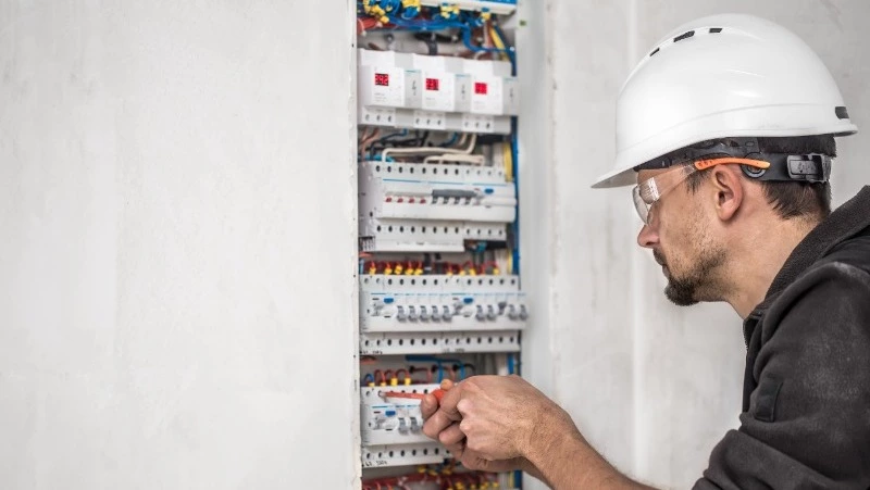 Свет отключат на трех улицах Южно-Сахалинска в ночь на 16 января