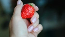 Лунный календарь маникюра на июль 2025 года: благоприятные дни, тренды