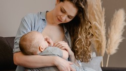 Эксперты рассказали, как COVID-19 лишает кормящих матерей молока
