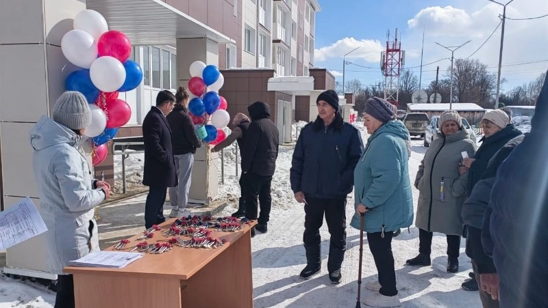 Ключи от современных квартир вручили 48 семьям в селе на Сахалине