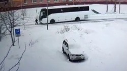 Сбивший ребенка в Поронайске водитель автобуса скрылся с места ДТП