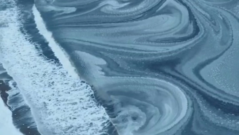 Живопись зимнего Охотского моря показали с высоты птичьего полета