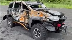 Внедорожник с туристами упал со скалы на Сахалине