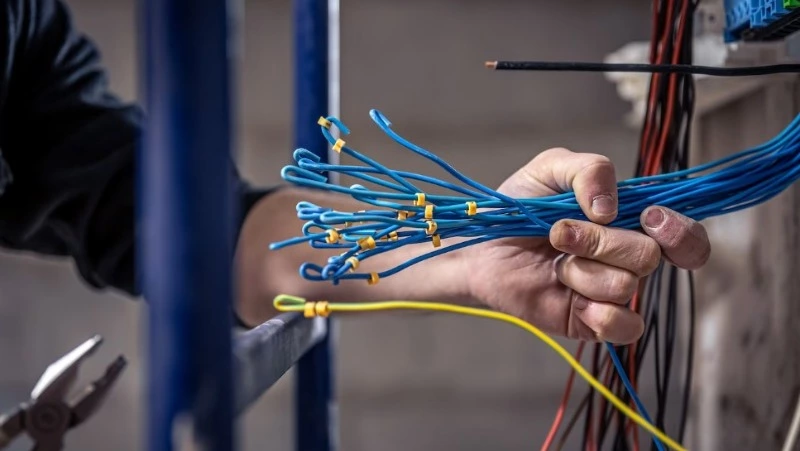 Сотни жителей Южно-Сахалинска останутся без света во время плановых работ 18 июля