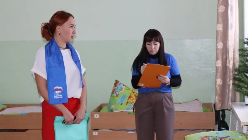 Температуру в детсадах и школах Холмска проверили в рамках партпроекта «Единой России»