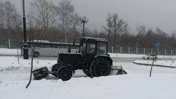 Около 80 единиц техники выехали на улицы Южно-Сахалинска во время метели