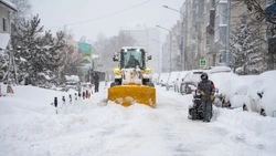 «Задача — расчистить город за выходные»: администрация Южно-Сахалинска об уборке после циклона 