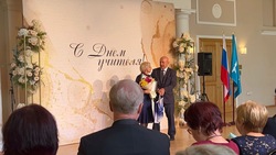 Педагоги Сахалина приняли поздравление с Днем учителя в Чехов-центре 5 октября