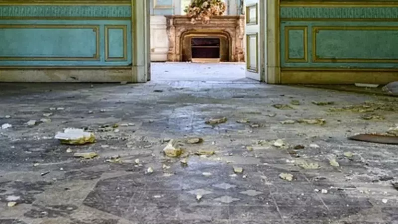 Прокуратура начала проверку из-за обрушения потолка в квартире жительницы Южно-Сахалинска