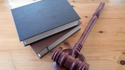 Двоих жителей Углегорска оштрафовали за клевету в чате Whatsapp