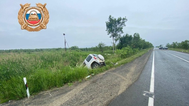 Пожилой водитель на Mitsubishi Pajero столкнулся с внедорожником в Анивском районе