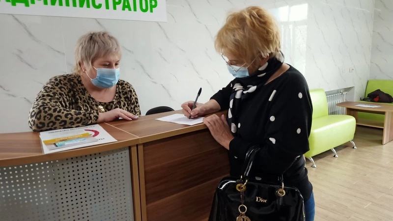 На замену социальной карты сахалинцам дали четыре месяца